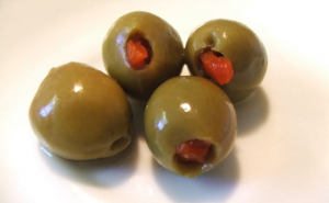 can_dogs_eat_olives