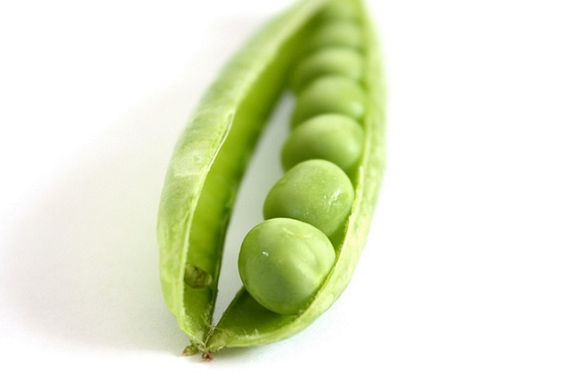 are raw peas good for dogs