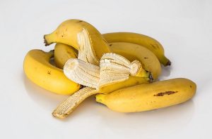 can dogs eat bananas safely