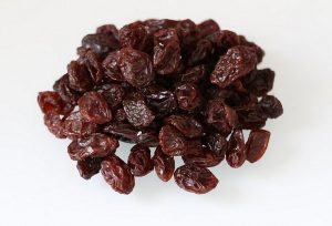 can dogs eat raisins